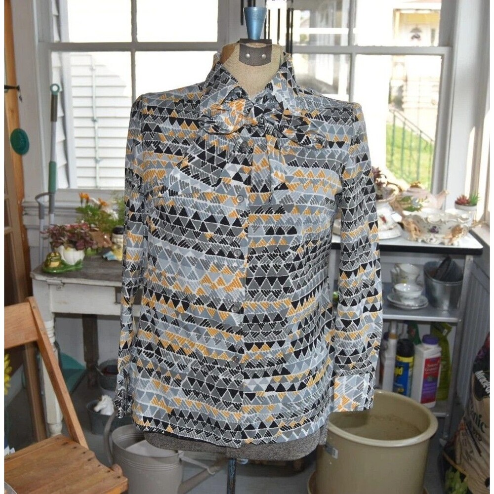 1960s Alex Colman Graphic Blouse: Long Sleeve, Pussycat Bow Graphic Print Medium